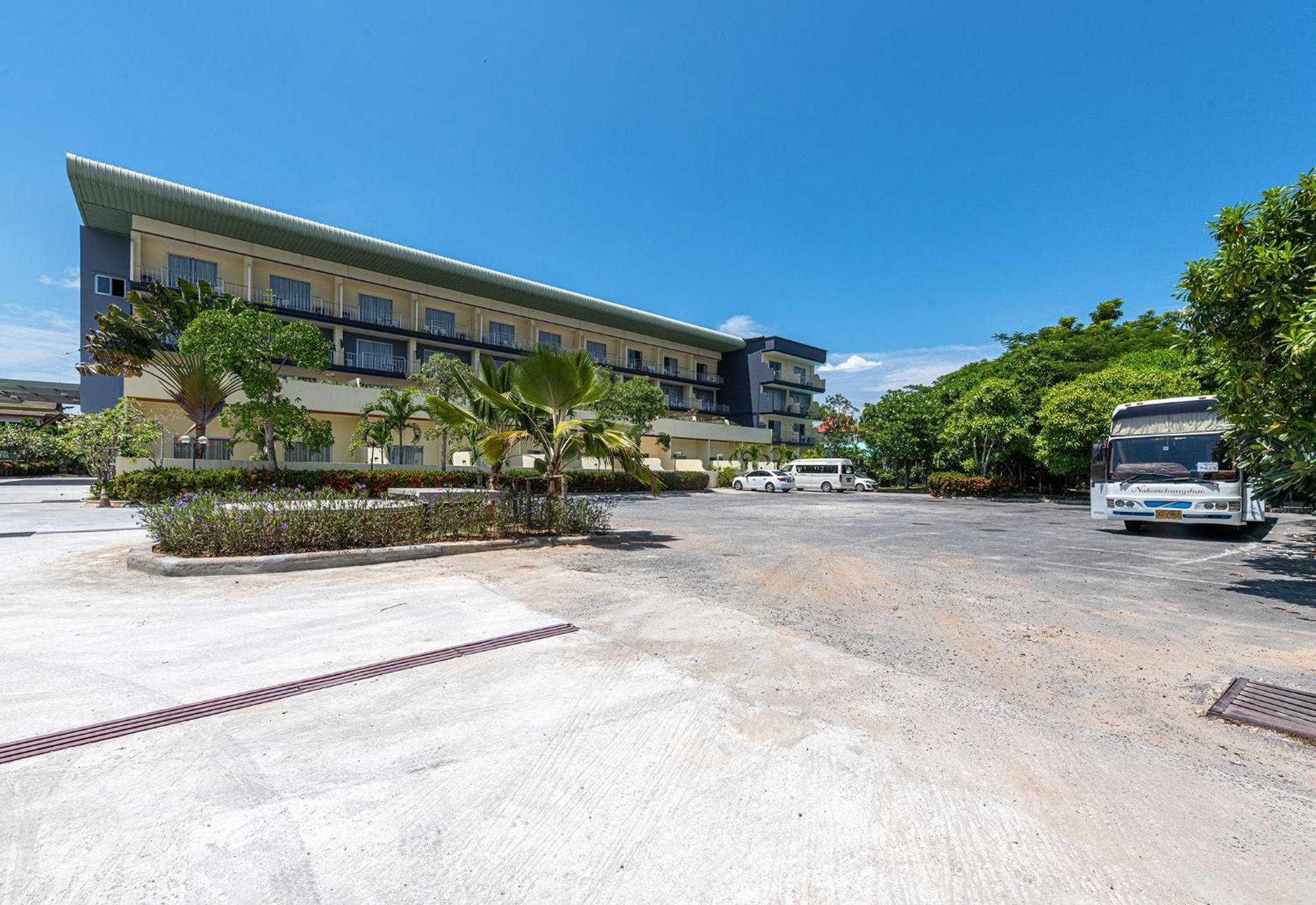Blue Beach Grand Resort And Spa In Chalong Phuket By Dayuu Ban Saiyuan Exterior foto