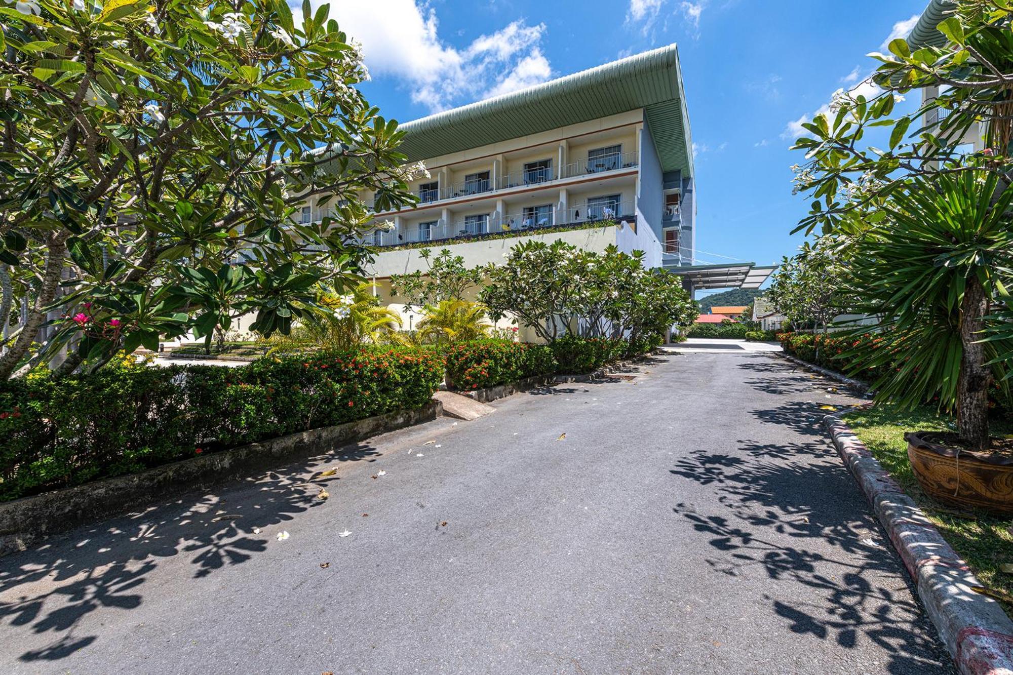 Blue Beach Grand Resort And Spa In Chalong Phuket By Dayuu Ban Saiyuan Exterior foto