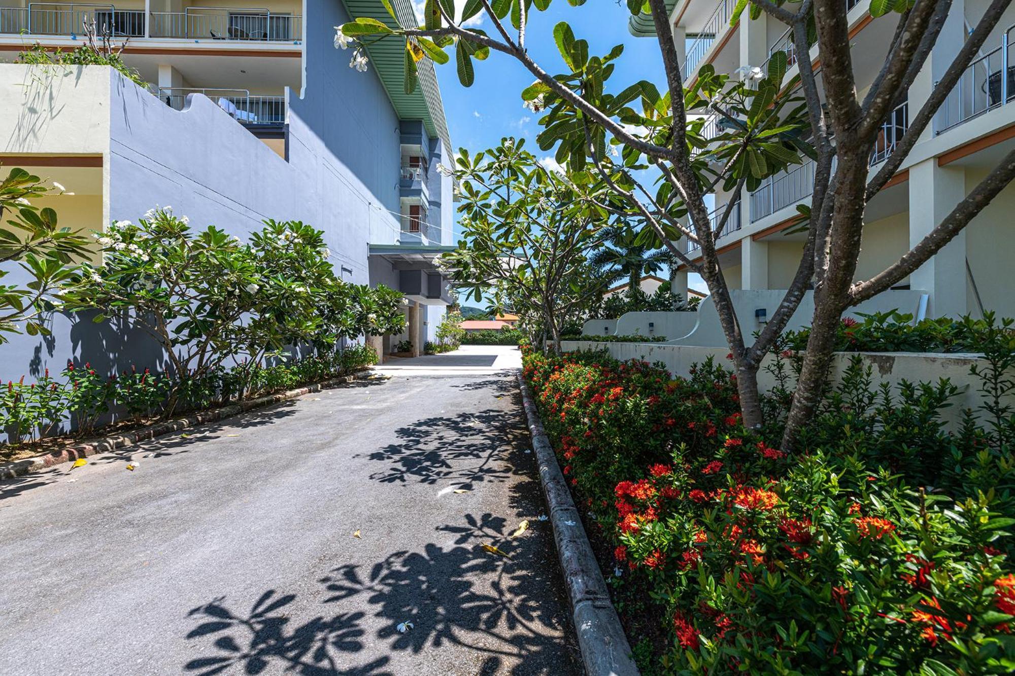 Blue Beach Grand Resort And Spa In Chalong Phuket By Dayuu Ban Saiyuan Exterior foto